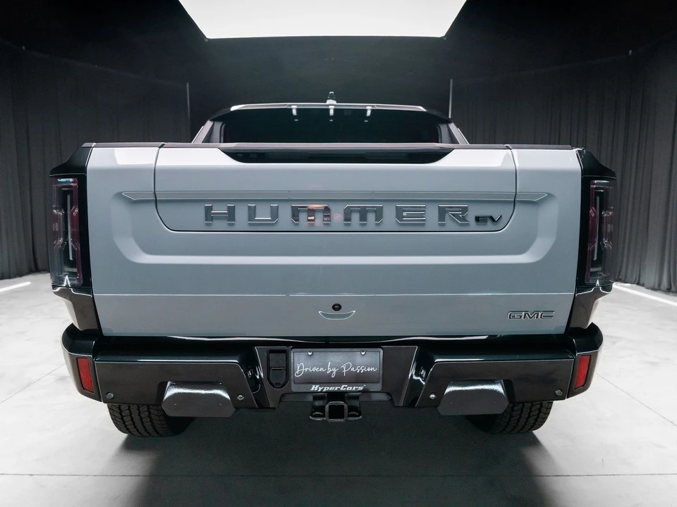 2025 GMC Hummer EV - Image 14 of 21