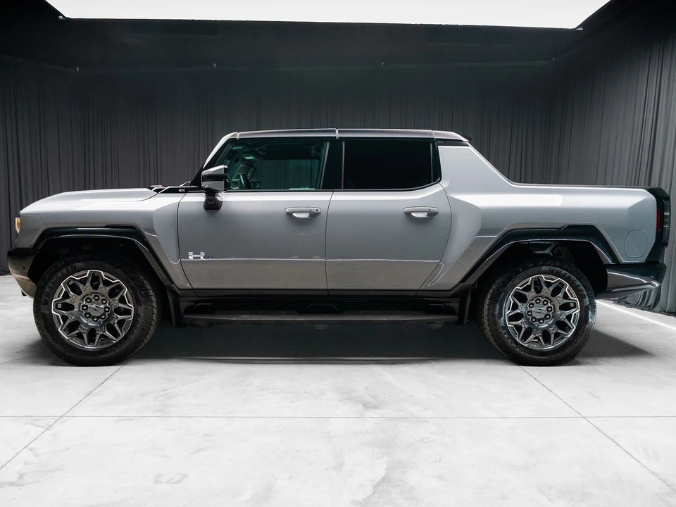 2025 GMC Hummer EV - Image 5 of 12