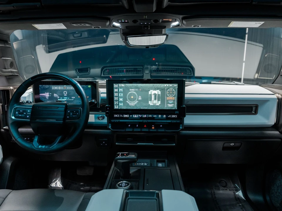 2025 GMC Hummer EV - Image 4 of 21