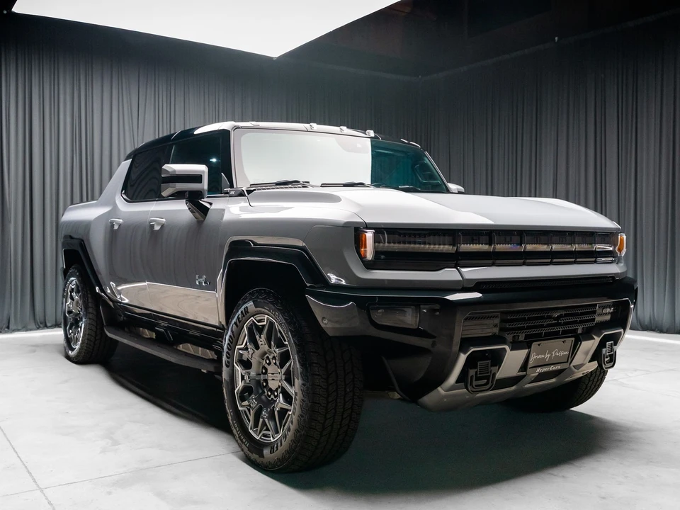 2025 GMC Hummer EV - Image 11 of 12