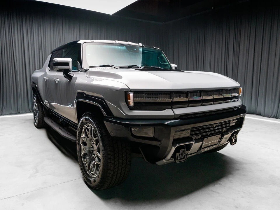 2025 GMC Hummer EV - Image 7 of 21