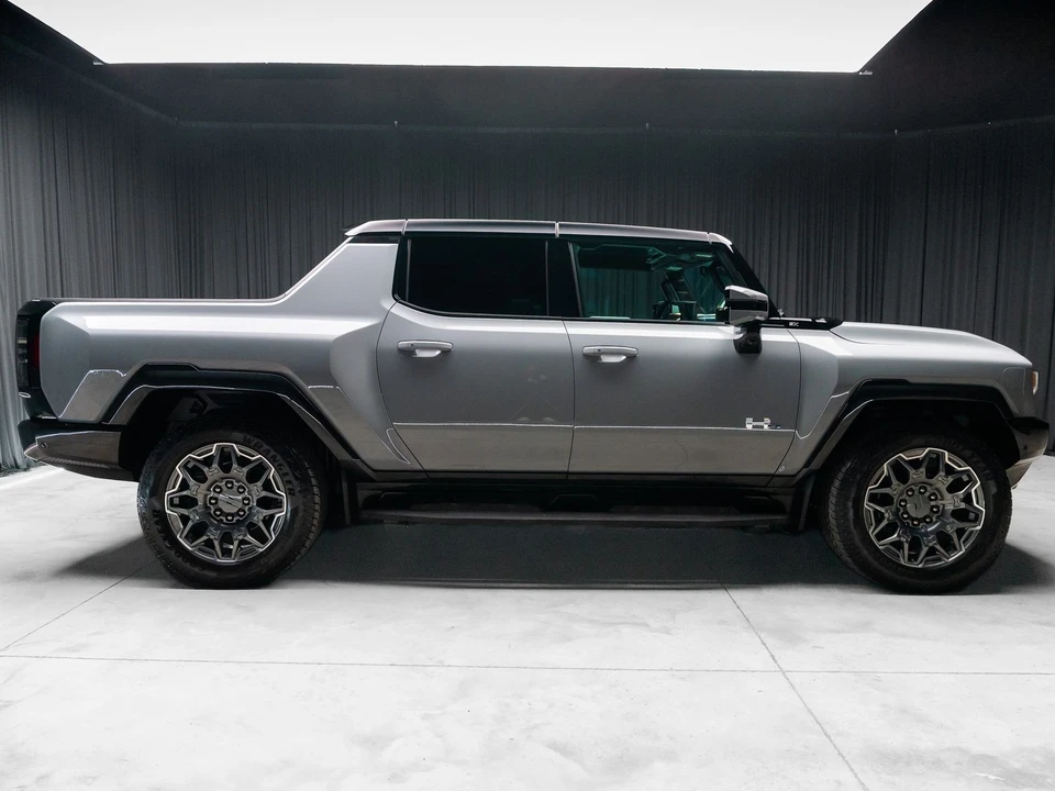 2025 GMC Hummer EV - Image 12 of 21
