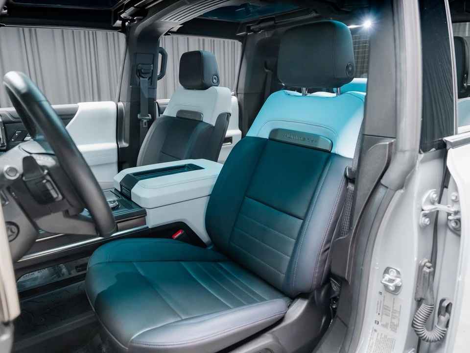 2025 GMC Hummer EV - Image 5 of 21