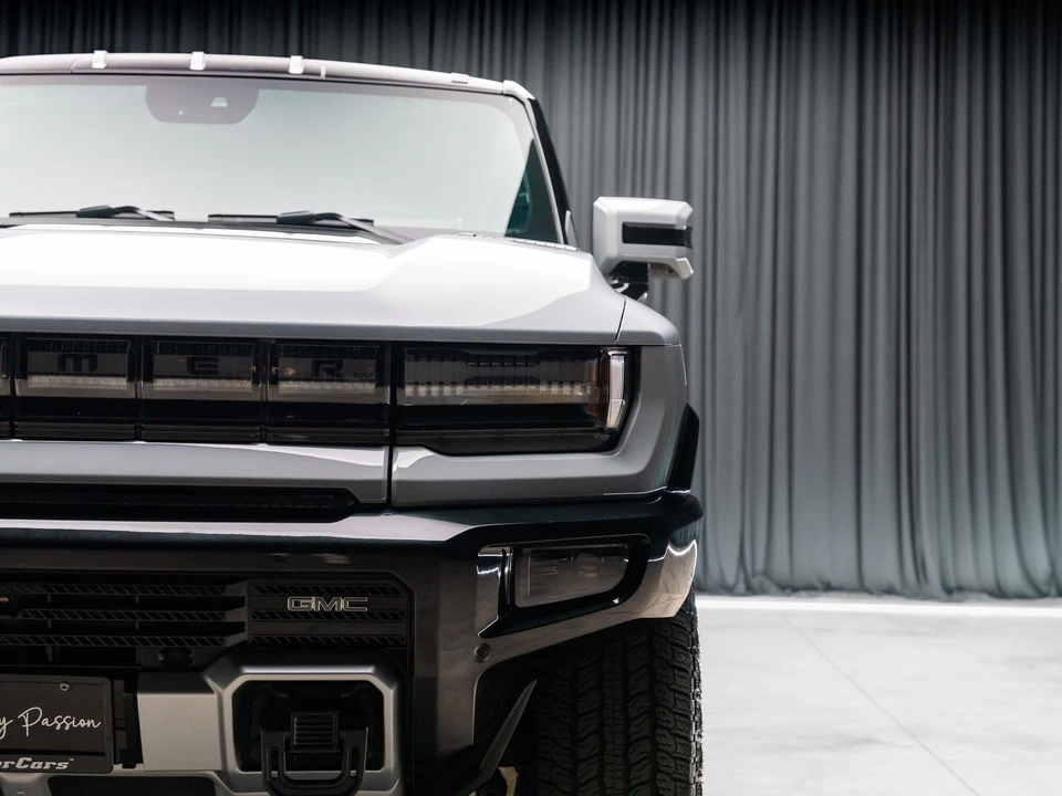 2025 GMC Hummer EV - Image 18 of 21