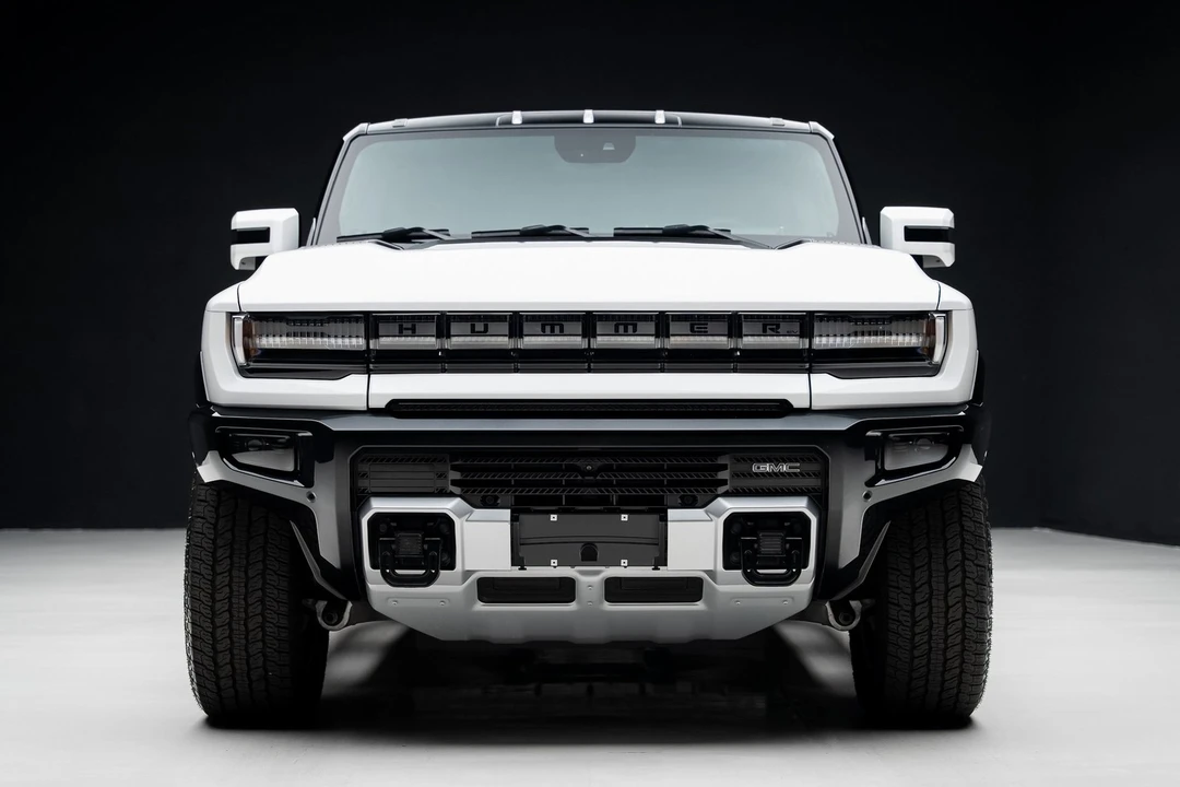 2025 GMC Hummer EV - Image 7 of 12