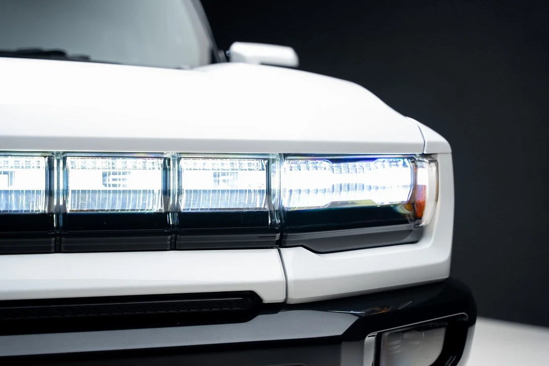 2025 GMC Hummer EV - Image 9 of 12
