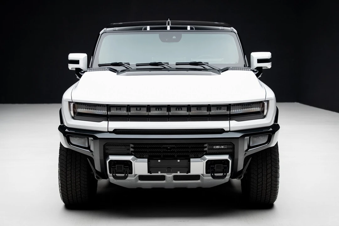 2025 GMC Hummer EV - Image 5 of 12