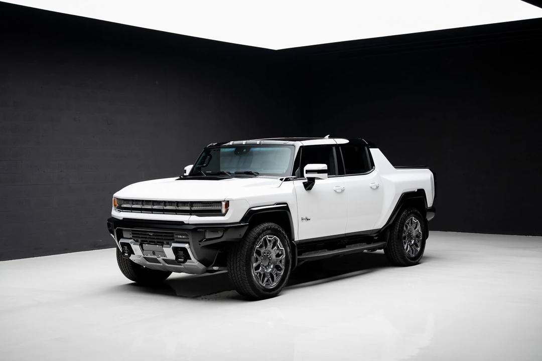 2025 GMC Hummer EV - Image 4 of 12