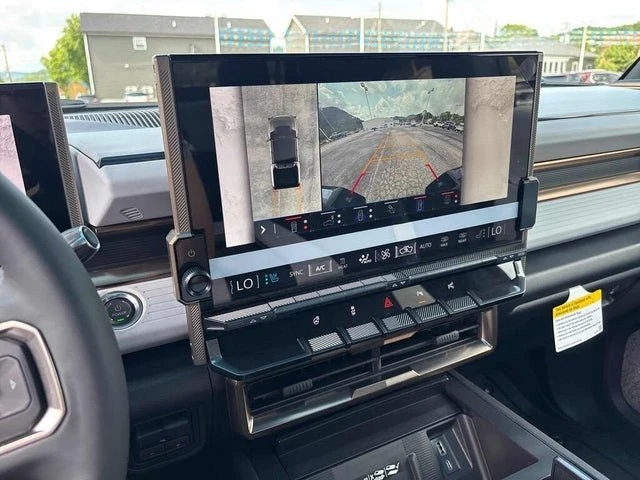 2025 GMC Hummer EV - Image 17 of 20