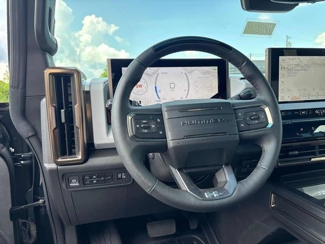 2025 GMC Hummer EV - Image 14 of 20
