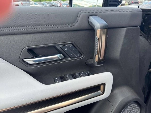 2025 GMC Hummer EV - Image 11 of 20