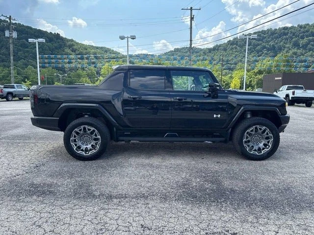 2025 GMC Hummer EV - Image 9 of 20