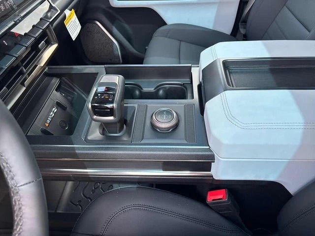2025 GMC Hummer EV - Image 18 of 20