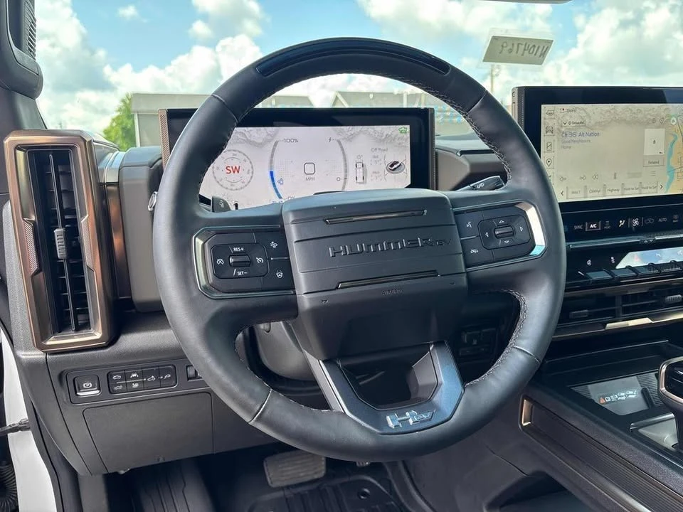 2025 GMC Hummer EV - Image 12 of 20
