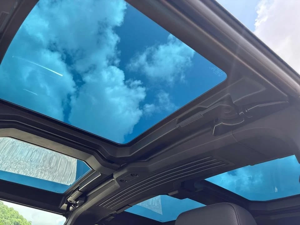 2025 GMC Hummer EV - Image 18 of 20