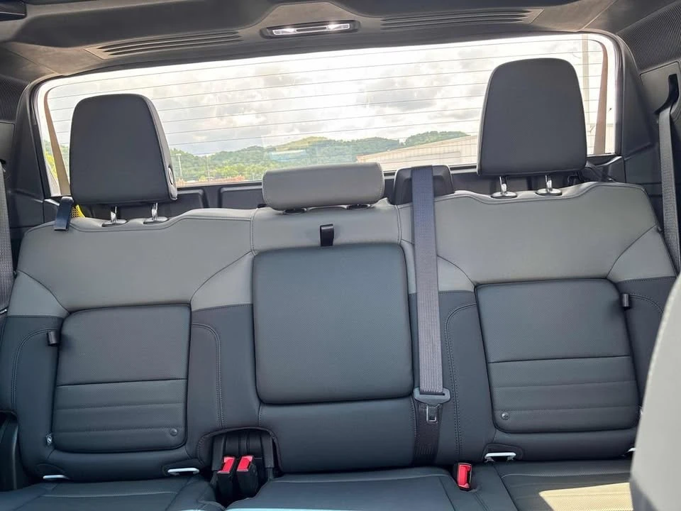 2025 GMC Hummer EV - Image 19 of 20