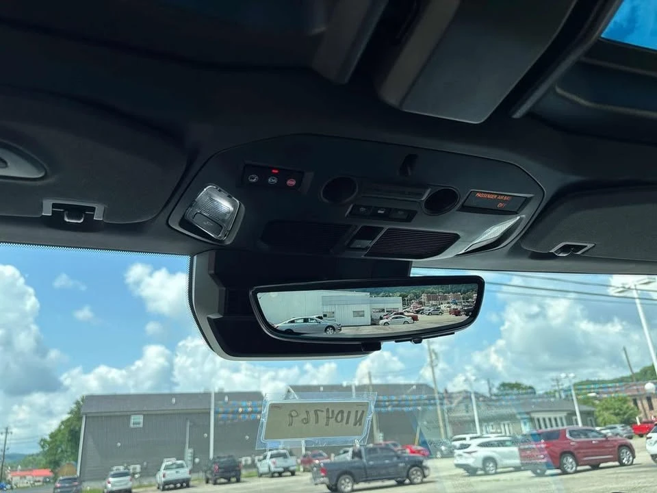 2025 GMC Hummer EV - Image 17 of 20