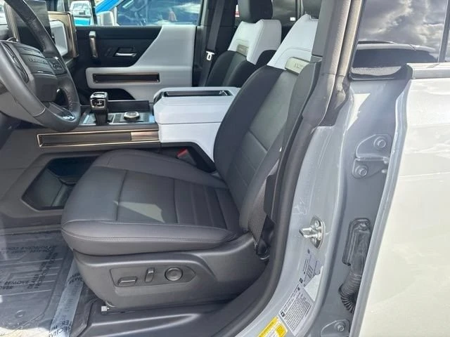 2025 GMC Hummer EV - Image 8 of 12