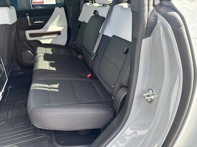 2025 GMC Hummer EV - Image 9 of 12