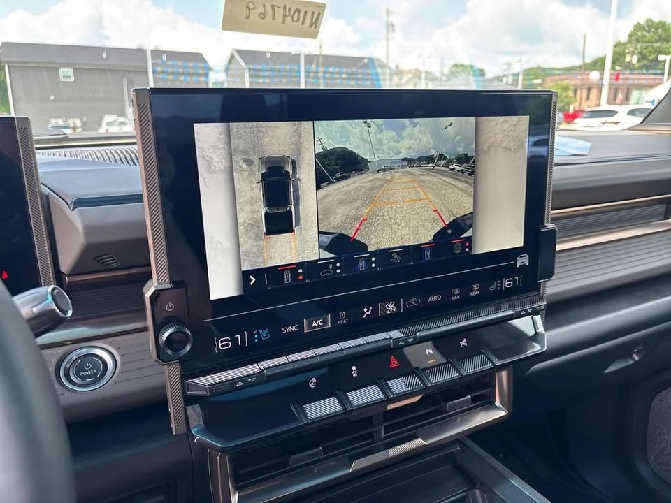 2025 GMC Hummer EV - Image 15 of 20