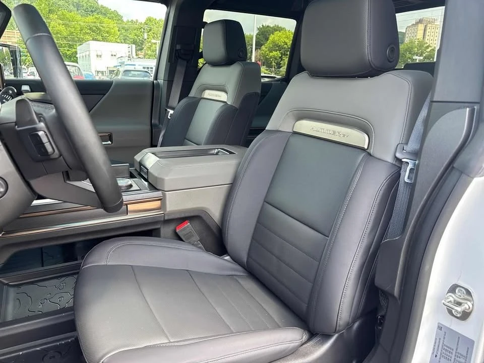 2025 GMC Hummer EV - Image 10 of 20