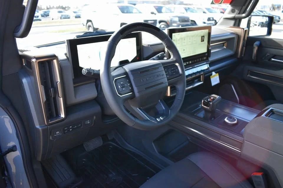 2025 GMC Hummer EV - Image 10 of 20