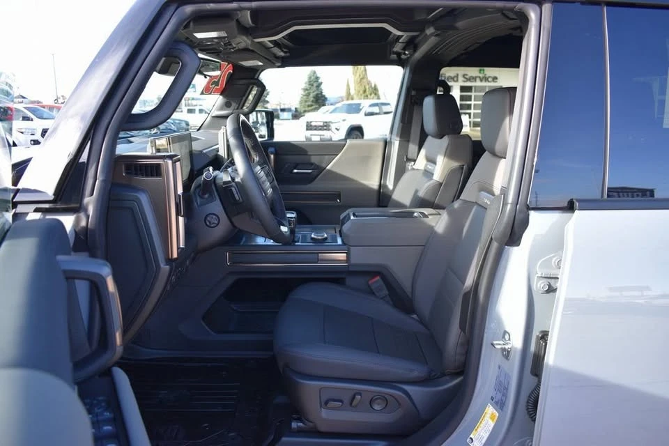 2025 GMC Hummer EV - Image 14 of 20