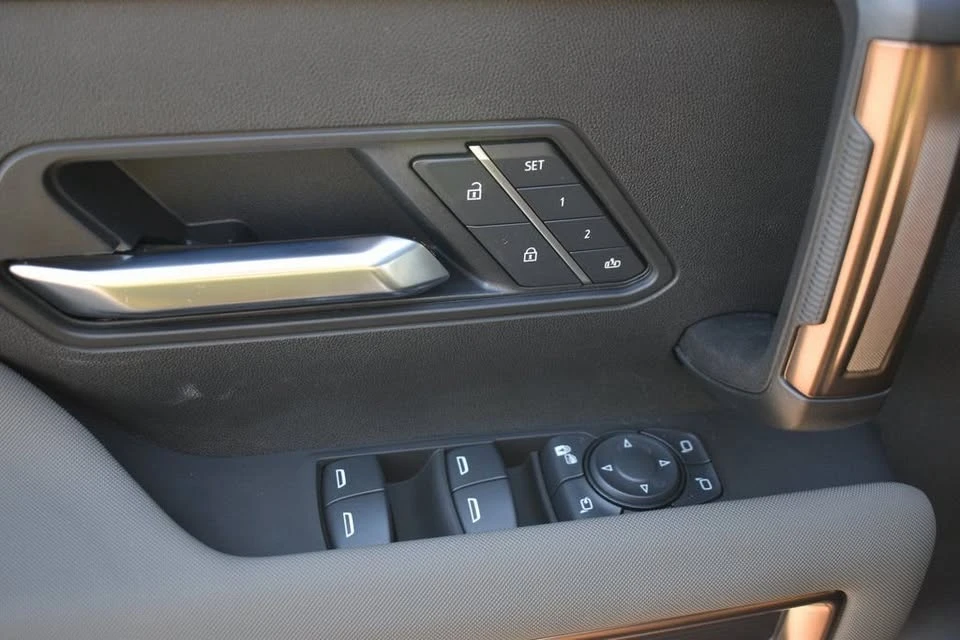 2025 GMC Hummer EV - Image 12 of 20