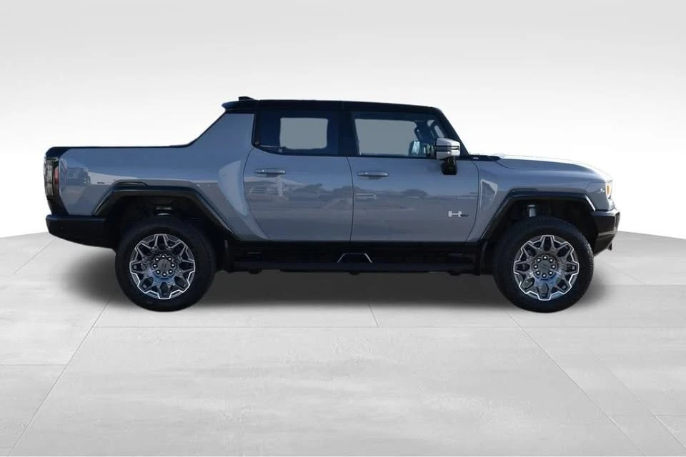 2025 GMC Hummer EV - Image 8 of 20