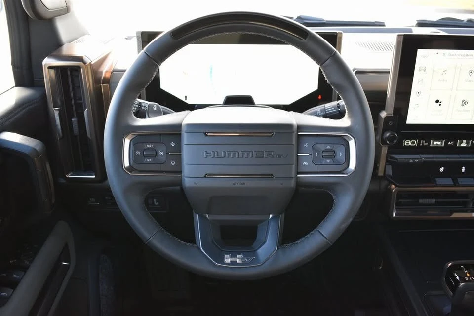 2025 GMC Hummer EV - Image 17 of 20