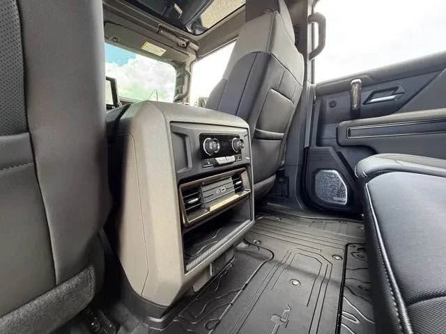 2025 GMC Hummer EV - Image 11 of 12