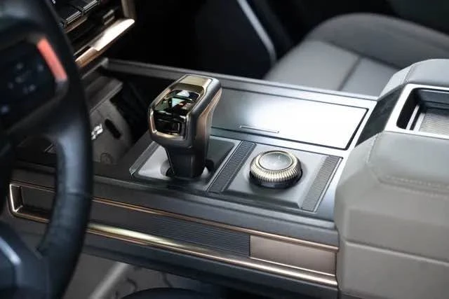 2025 GMC Hummer EV - Image 8 of 12