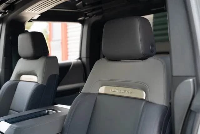 2025 GMC Hummer EV - Image 10 of 12