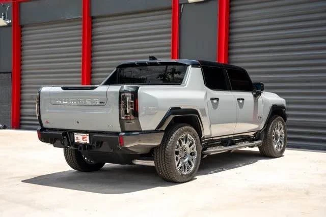 2025 GMC Hummer EV - Image 4 of 12