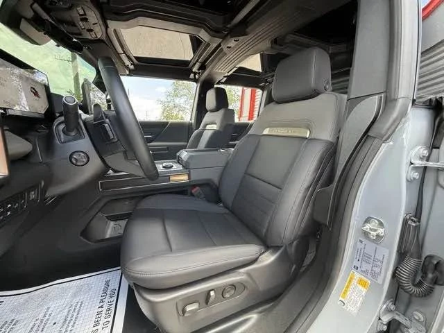 2025 GMC Hummer EV - Image 9 of 12