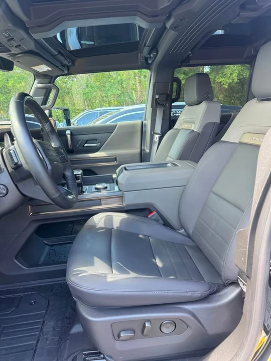 2025 GMC Hummer EV - Image 6 of 9