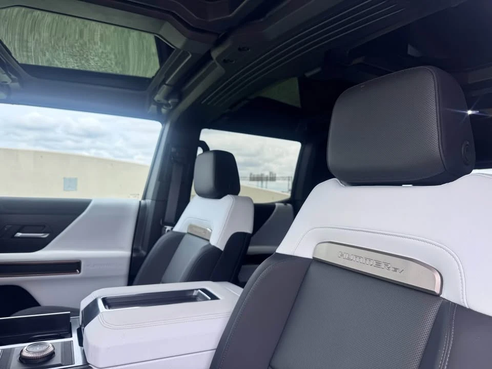 2025 GMC Hummer EV - Image 5 of 8