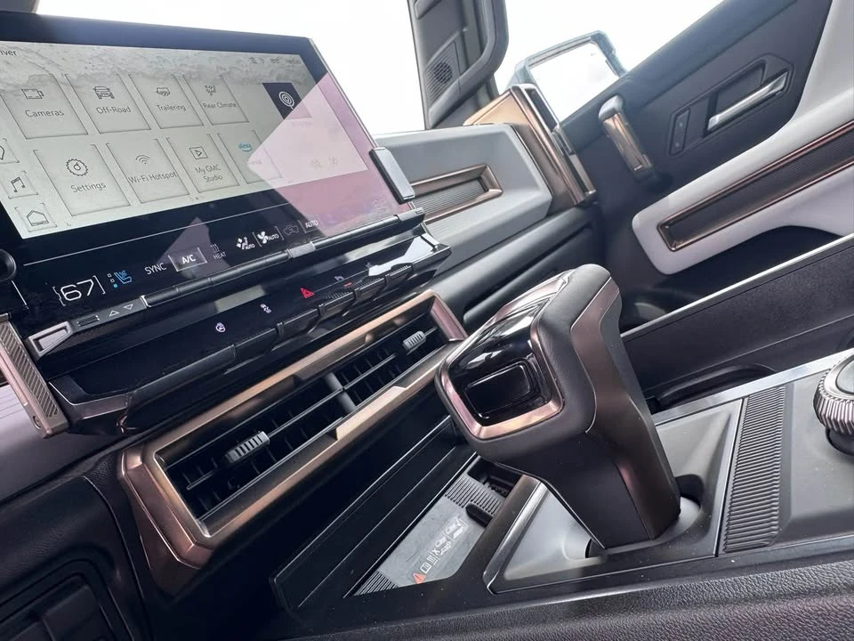 2025 GMC Hummer EV - Image 4 of 8