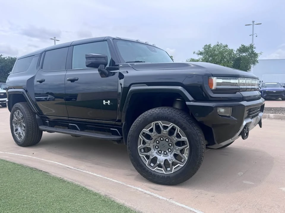 2025 GMC Hummer EV - Image 3 of 8