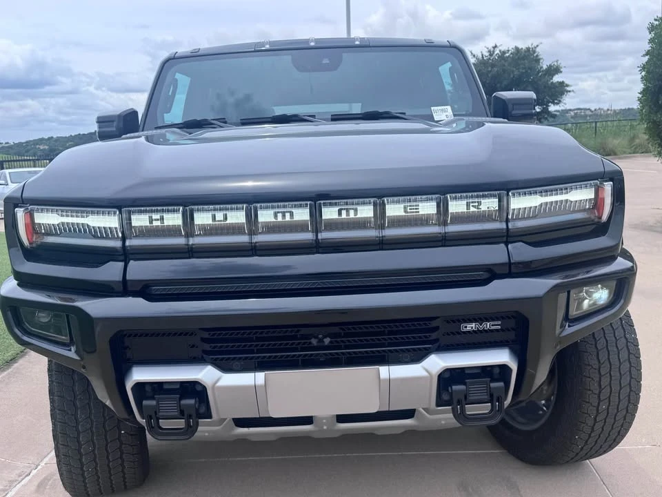 2025 GMC Hummer EV - Image 6 of 8