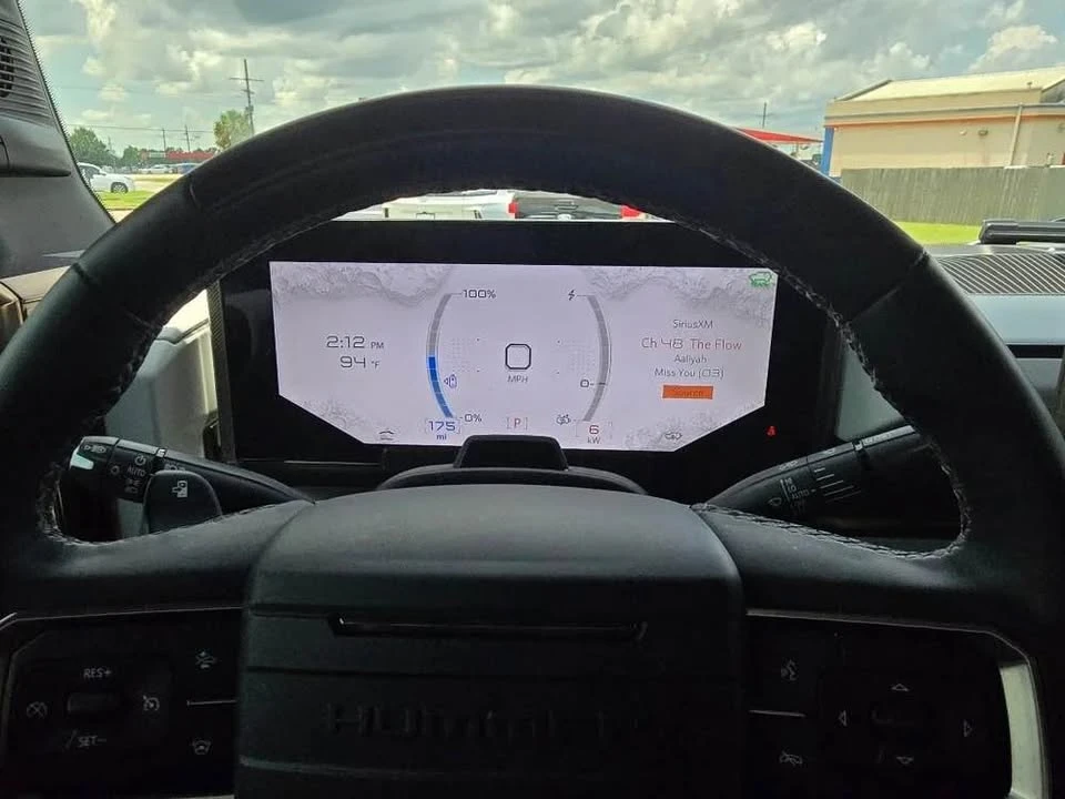 2025 GMC Hummer EV - Image 9 of 18