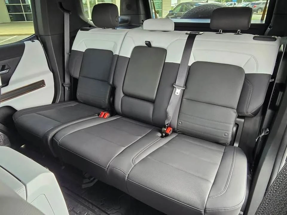 2025 GMC Hummer EV - Image 17 of 18