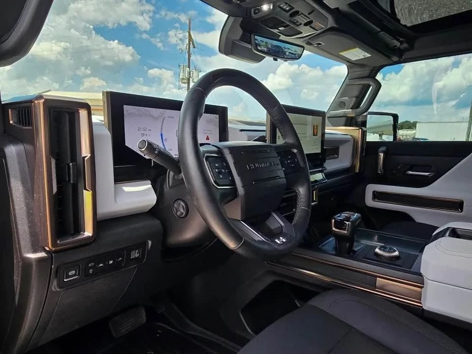 2025 GMC Hummer EV - Image 8 of 18