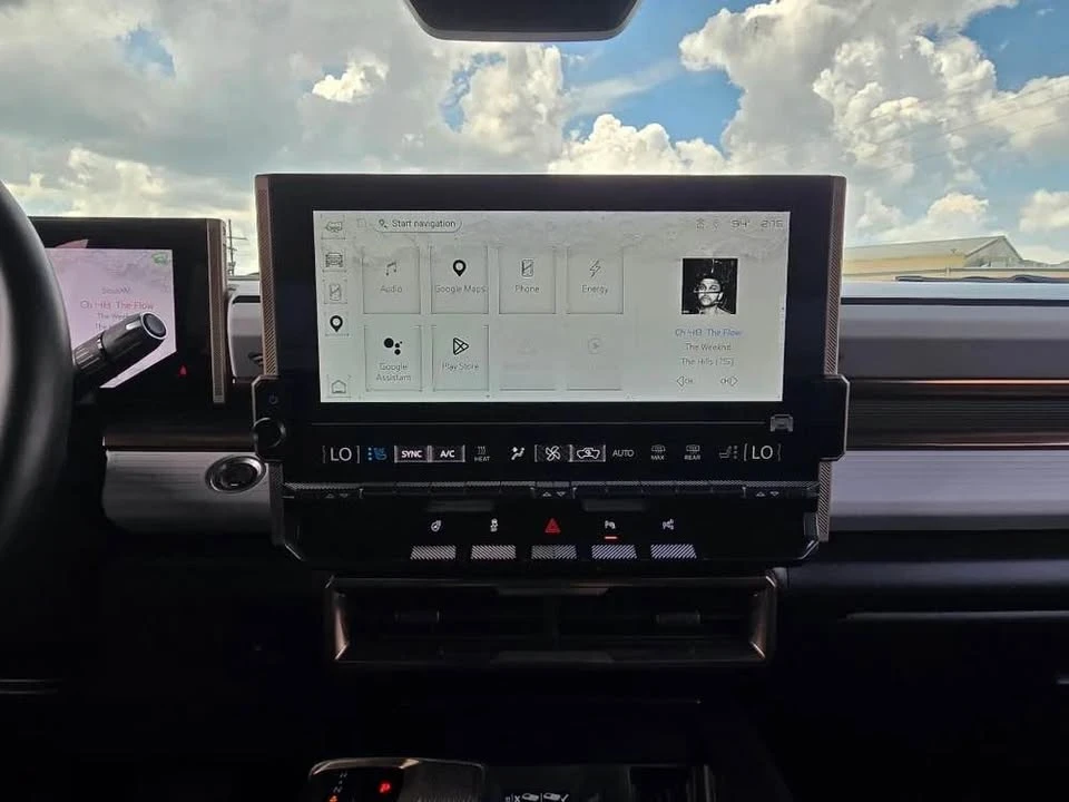 2025 GMC Hummer EV - Image 11 of 18