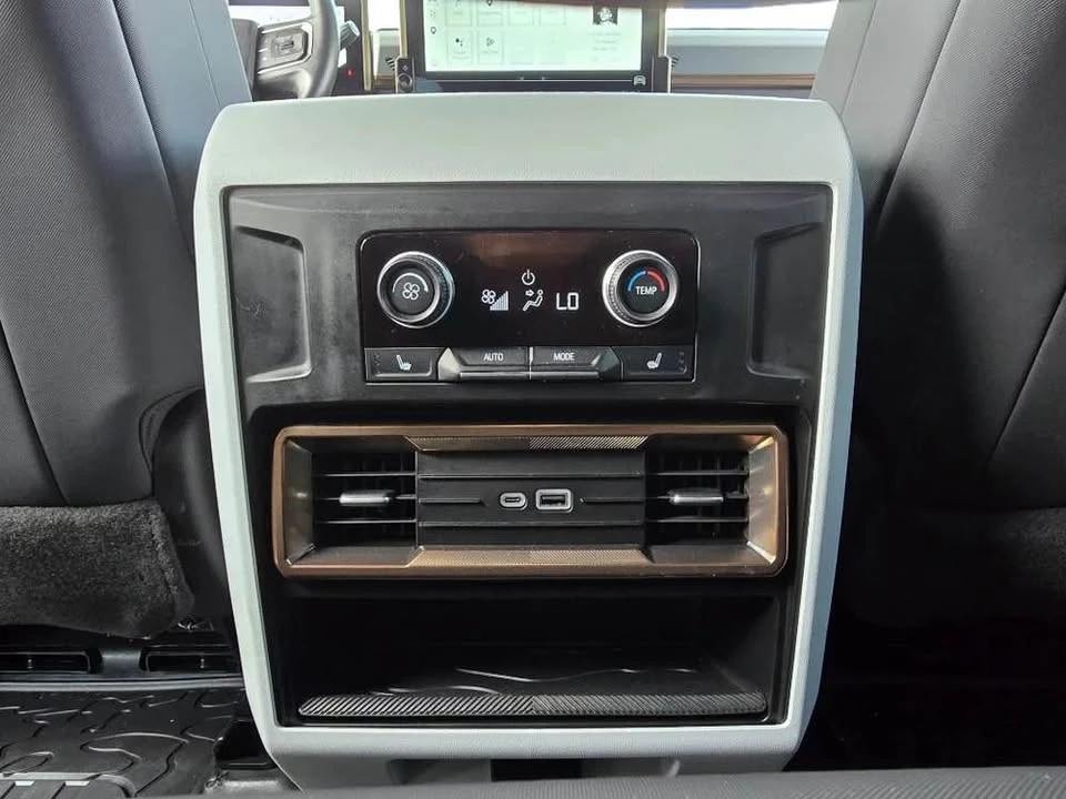 2025 GMC Hummer EV - Image 14 of 18