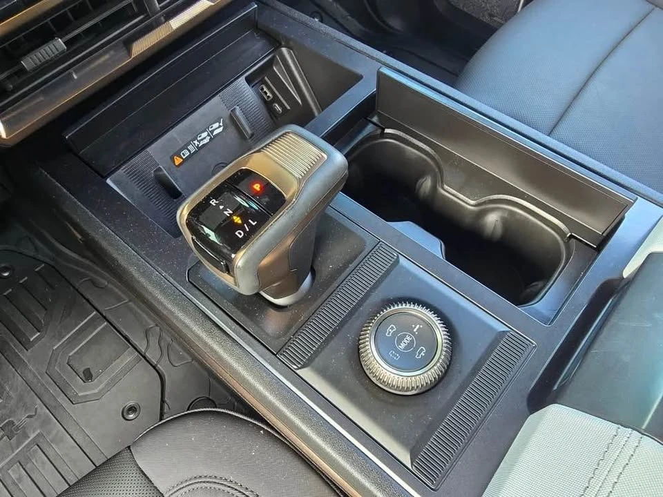 2025 GMC Hummer EV - Image 12 of 18