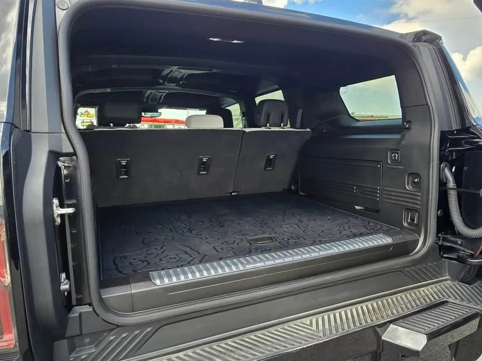 2025 GMC Hummer EV - Image 18 of 18