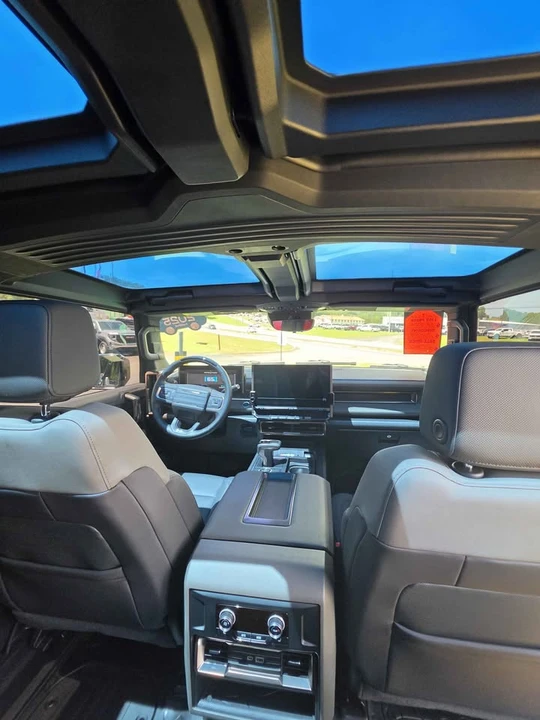 2025 GMC Hummer EV - Image 7 of 12