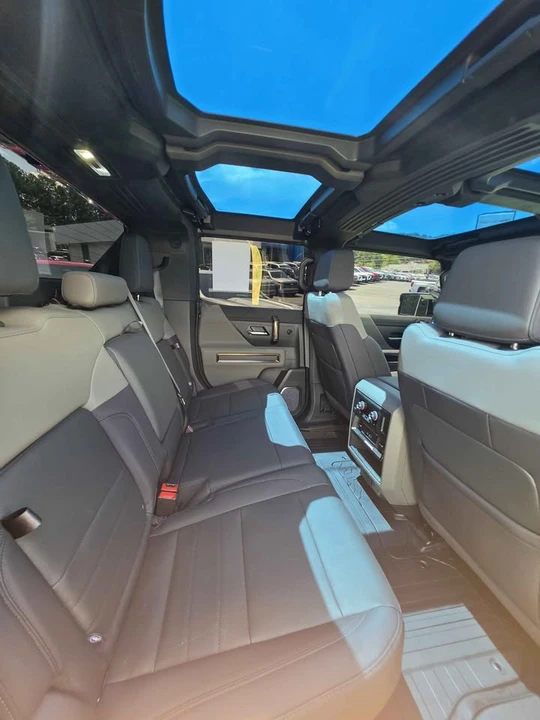 2025 GMC Hummer EV - Image 6 of 12