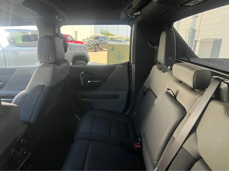 2025 GMC Hummer EV - Image 3 of 4